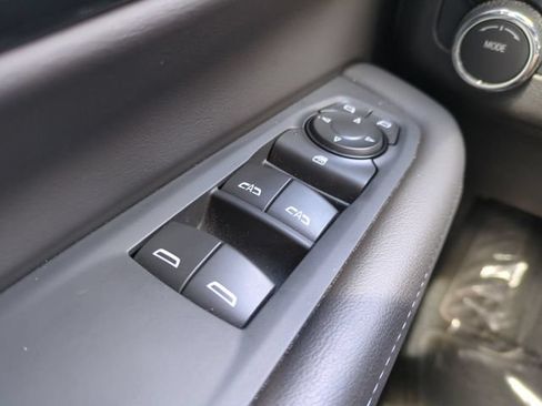 Used 2025 Chevrolet Suburban Z71 AWD/4WD image 29