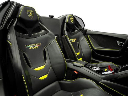 Used 2020 Lamborghini Huracan EVO RWD image 37