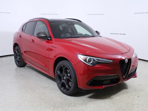 Used 2023 Alfa Romeo Stelvio Estrema image 3