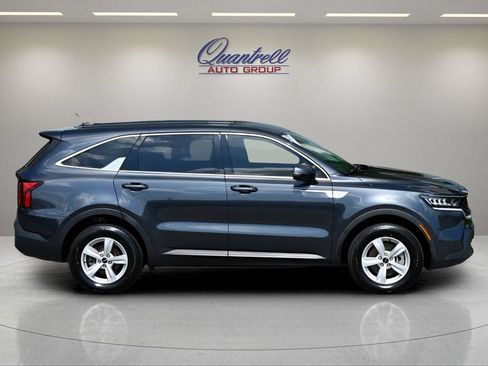 Used 2023 Kia Sorento LX AWD/4WD image 3