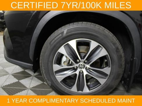 Used 2022 Toyota Highlander XLE AWD/4WD image 30