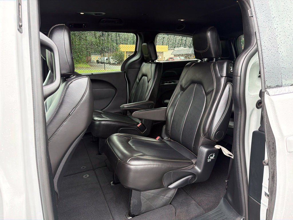 Used 2025 Chrysler Pacifica Select FWD image 19