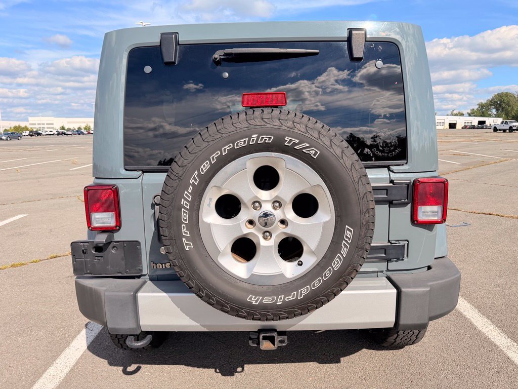 Used 2014 Jeep Wrangler Unlimited Sahara w/ Dual Top Group AWD/4WD image 8