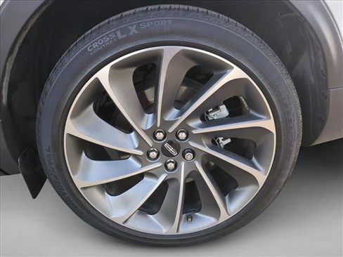 Used 2022 Lincoln Nautilus Reserve w/ Equipment Group 202A image 14