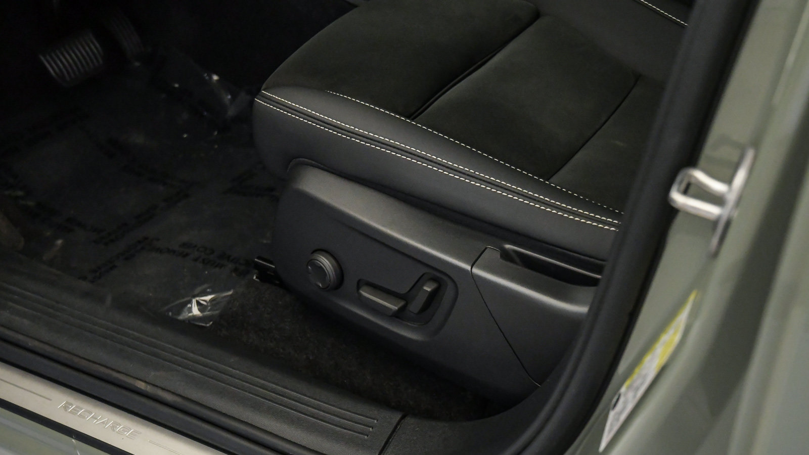 Certified 2023 Volvo C40 P8 Recharge Plus AWD/4WD image 25