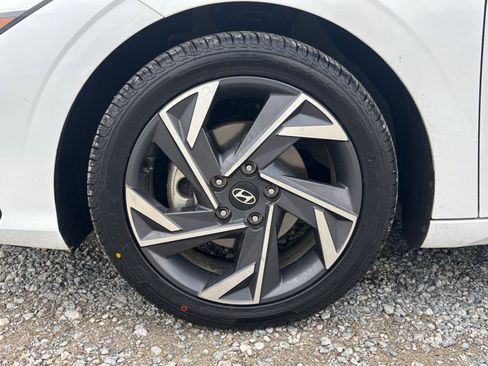 Used 2025 Hyundai Elantra Limited image 25