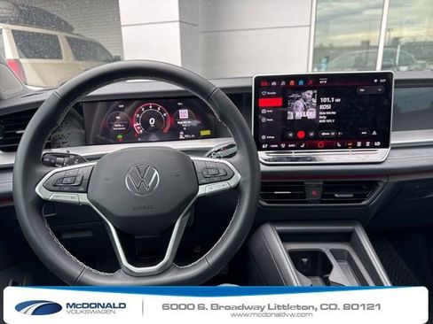 Used 2025 Volkswagen Tiguan SE AWD/4WD image 9