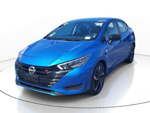 Used 2024 Nissan Versa SR image 3