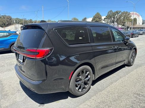 Used 2026 Chrysler Pacifica Limited w/ S Appearance Package FWD image 5