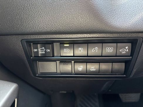 Used 2024 Toyota Tundra Limited AWD/4WD image 28