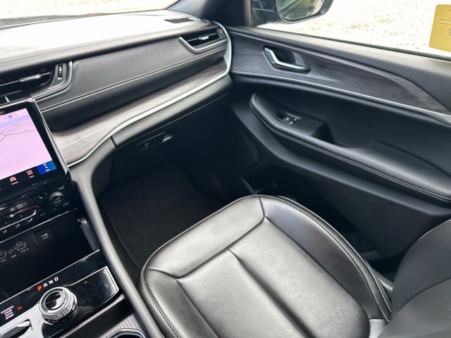 Used 2024 Jeep Grand Cherokee Limited AWD/4WD image 24
