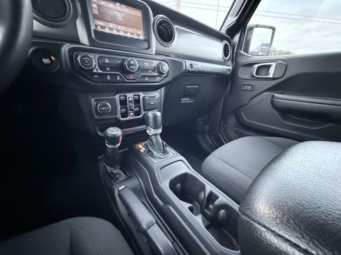 Used 2023 Jeep Wrangler Sport S image 21