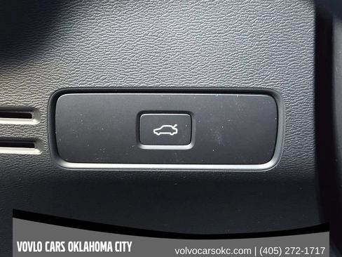 Used 2026 Volvo XC40 B4 Core w/ Protection Package Premier FWD image 22