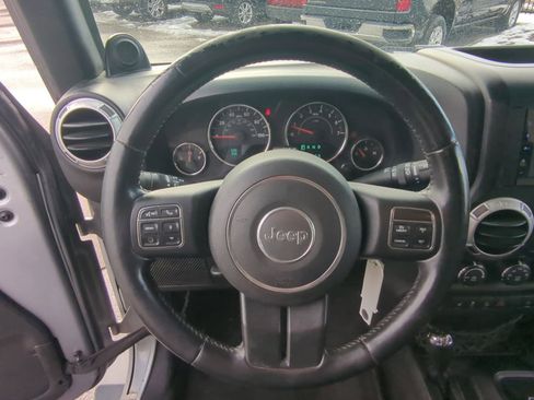 Used 2013 Jeep Wrangler Unlimited Sahara w/ Connectivity Group image 26