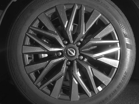 Used 2025 Nissan Altima 2.5 SV FWD image 12