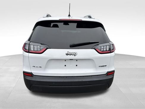 Certified 2019 Jeep Cherokee Latitude Plus w/ Cold Weather Group image 9