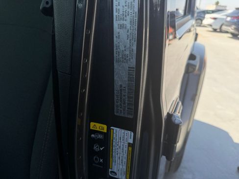 Used 2025 Jeep Wrangler Sahara image 28