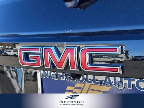 Used 2023 GMC Acadia SLE w/ Driver Convenience Package image 30