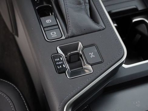 Used 2024 Lexus GX 550 w/ Accessory Package (2T) AWD/4WD image 28