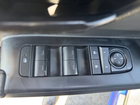 Certified 2025 Toyota Tacoma SR5 AWD/4WD image 16