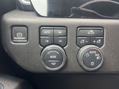 Used 2022 Chevrolet Silverado 1500 LT w/ Z71 Off-Road Package image 17