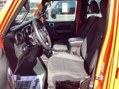 Used 2018 Jeep Wrangler Unlimited Sport image 6