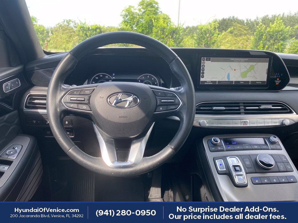 Used 2022 Hyundai Palisade Calligraphy FWD image 2