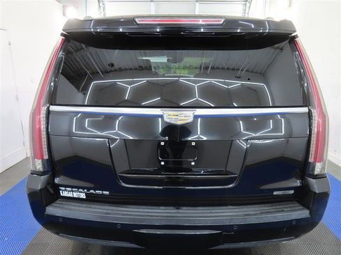 Used 2016 Cadillac Escalade Luxury RWD image 11