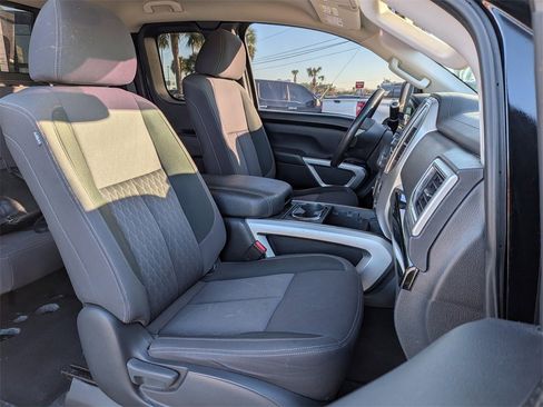 Used 2021 Nissan Titan SV w/ SV Convenience Package image 16