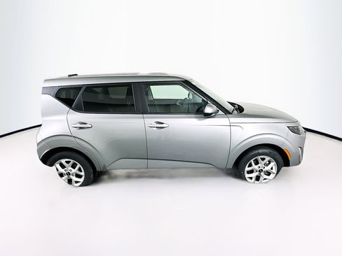Used 2025 Kia Soul LX w/ LX Technology Package FWD image 10