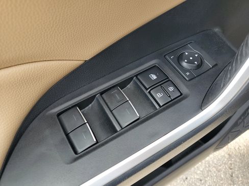 Used 2025 Toyota RAV4 XLE Premium image 33