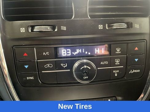 Used 2016 Chrysler Town & Country Touring FWD image 18