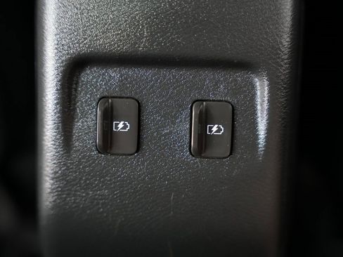 Used 2023 Nissan Kicks SR image 40