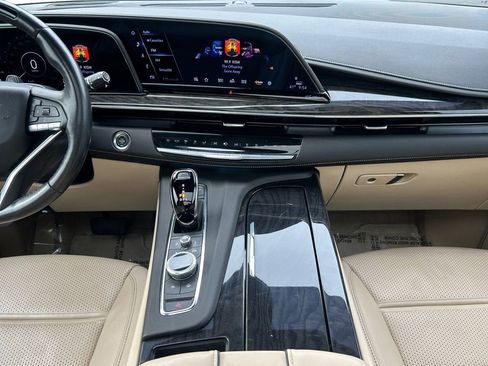 Used 2024 Cadillac Escalade Premium Luxury AWD/4WD image 13