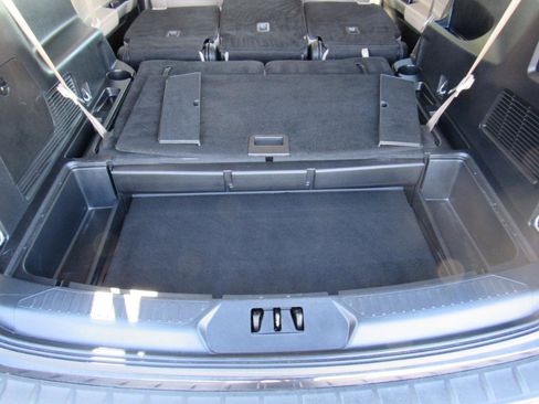 Used 2023 Ford Explorer XLT w/ Equipment Group 202A image 34