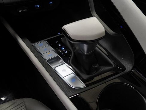 Used 2024 Hyundai Elantra Limited image 36