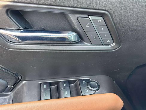 Used 2025 GMC Canyon AT4 w/ AT4 Premium Package AWD/4WD image 8