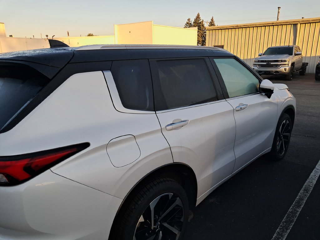 Used 2024 Mitsubishi Outlander SEL AWD/4WD image 7