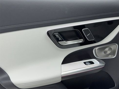 Used 2025 Mercedes-Benz GLC 300 4MATIC image 47