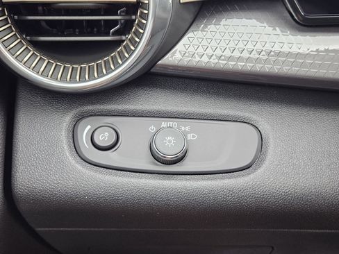 New 2026 Chevrolet Trax ACTIV w/ Sunroof Package FWD image 22