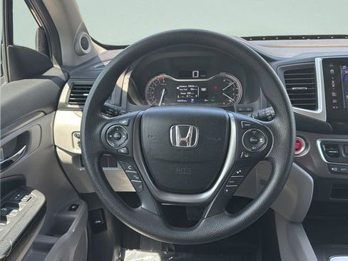 Used 2017 Honda Pilot EX image 23