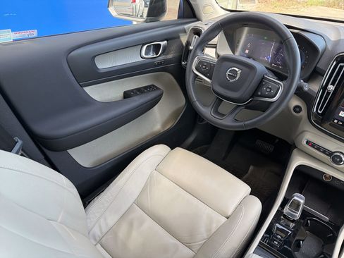 Used 2023 Volvo XC40 B5 Plus w/ Protection Package Premier image 12