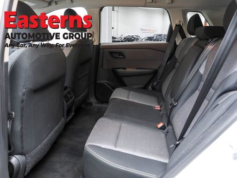 Used 2022 Nissan Rogue S image 22