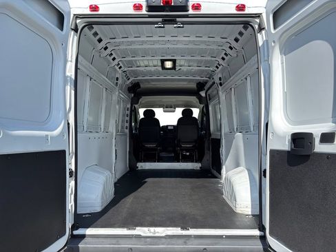 Used 2024 RAM ProMaster 2500 w/ Convenience Group FWD image 14
