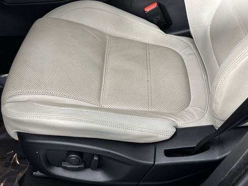 Used 2018 Jaguar F-PACE Prestige image 16