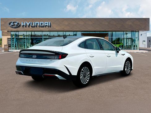 New 2025 Hyundai Sonata Limited image 7