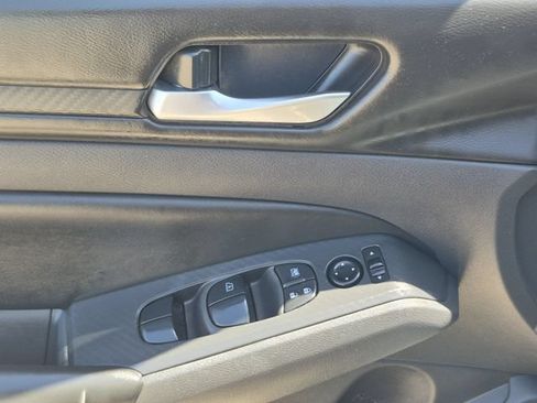 Certified 2021 Nissan Altima 2.5 S FWD image 8