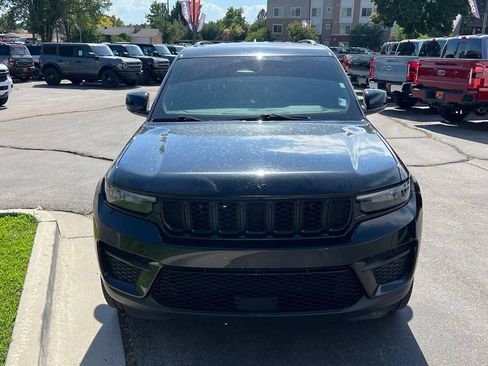 Used 2023 Jeep Grand Cherokee Altitude AWD/4WD image 4