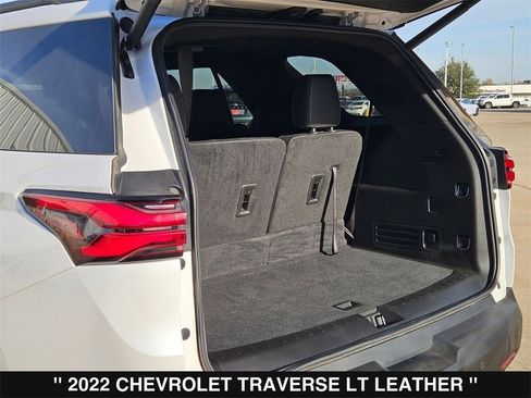 Used 2022 Chevrolet Traverse LT image 34