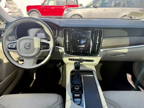 Used 2020 Volvo V90 T6 Cross Country image 30